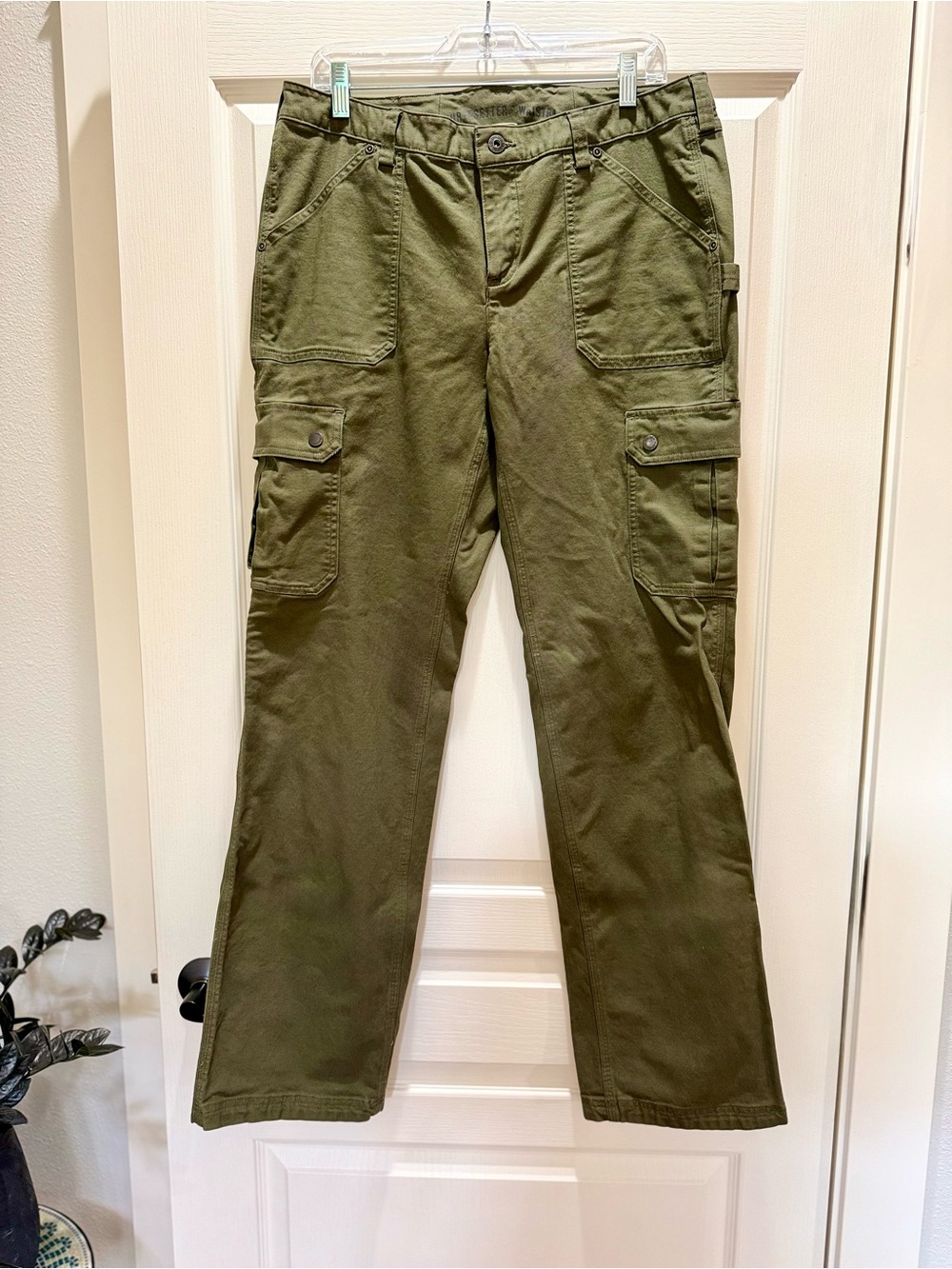 Women’s Duluth Trading Long Olive Green Durable Cargo Utility Pants Size 12x35